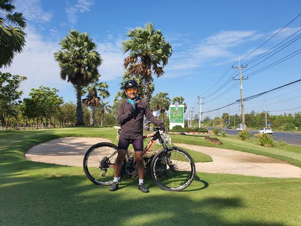 สนามกอล์ฟ กบินทร์บุรี สปอร์ตคลับ Kbsc 1 person bicycle and grass-5 สนามกอล์ฟ กบินทร์บุรี สปอร์ตคลับ Kbsc 1 person bicycle and grass-5