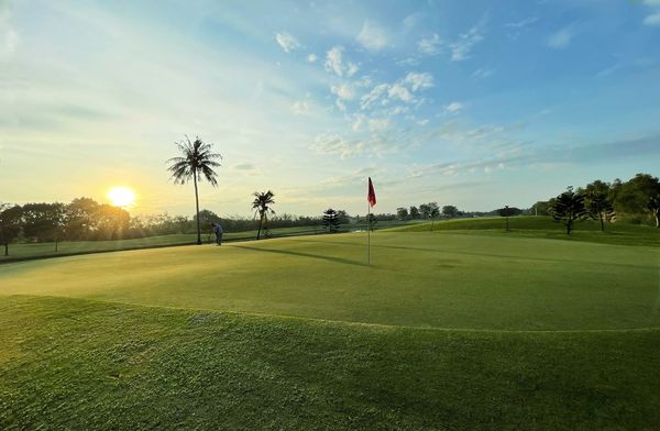 Northern Rangsit Golf Club 1 คน สนามกอล์ฟ ธรรมชาติ และ พื้นหญ้า