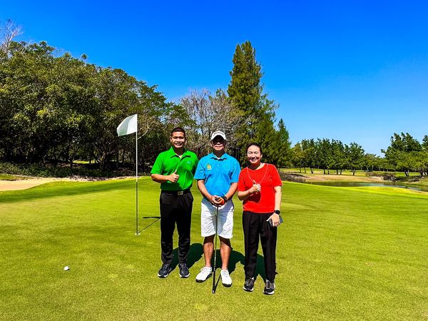 สนามกอล์ฟ กบินทร์บุรี สปอร์ตคลับ Kbsc 3 people grass and golf course
