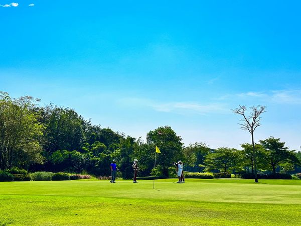 สนามกอล์ฟ กบินทร์บุรี สปอร์ตคลับ Kbsc 3 people grass and golf course