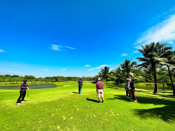 สนามกอล์ฟ กบินทร์บุรี สปอร์ตคลับ Kbsc 4 people grass and golf course