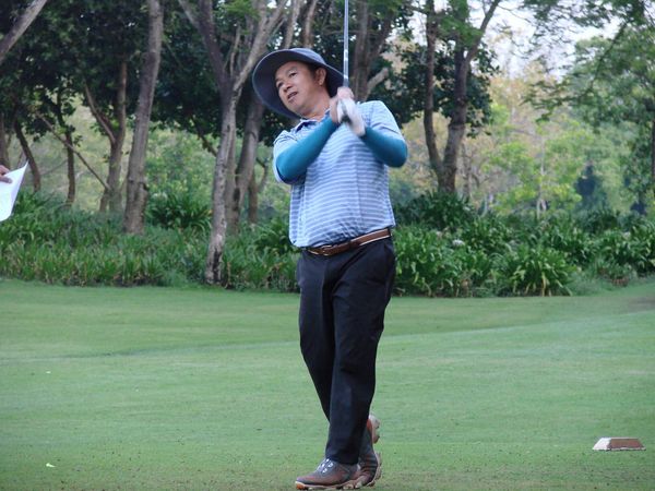 สนามกอล์ฟ กบินทร์บุรี สปอร์ตคลับ Kbsc 1 person and grass