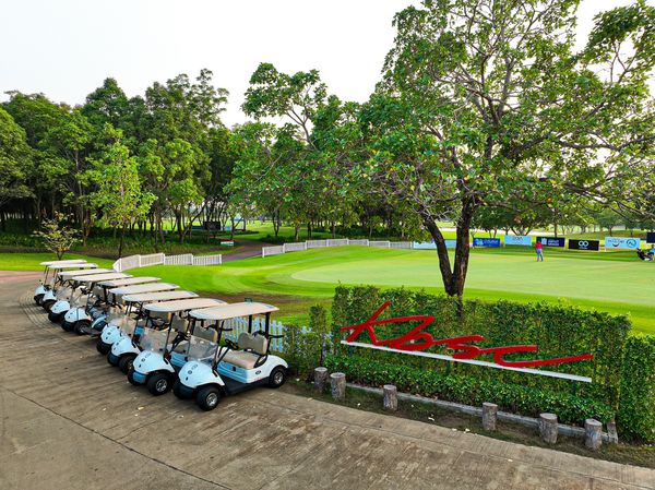สนามกอล์ฟ กบินทร์บุรี สปอร์ตคลับ Kbsc 1 person golfing golf cart and golf course