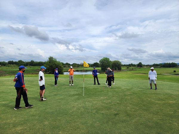 331 Golf Club 7 people people playing sports people standing and grass 331 Golf Club 7 people people playing sports people standing and grass