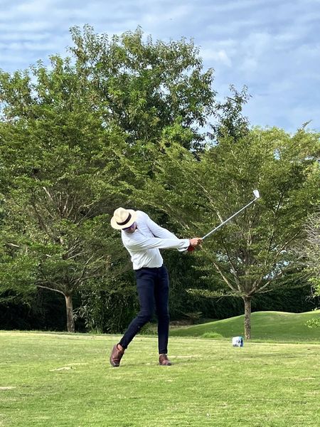 331 Golf Club 1 คน กำลังตีกอล์ฟ และ กลางแจ้ง 331 Golf Club 1 คน กำลังตีกอล์ฟ และ กลางแจ้ง