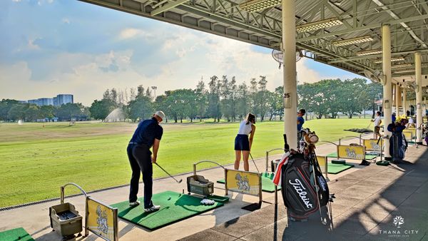 Thana City Country Club 6 people and Titleist Tutleist leist THANACITY THANA