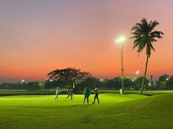 Summit Windmill Golf Club amp Residence 4 people people standing sky golf course grass twilight and tree