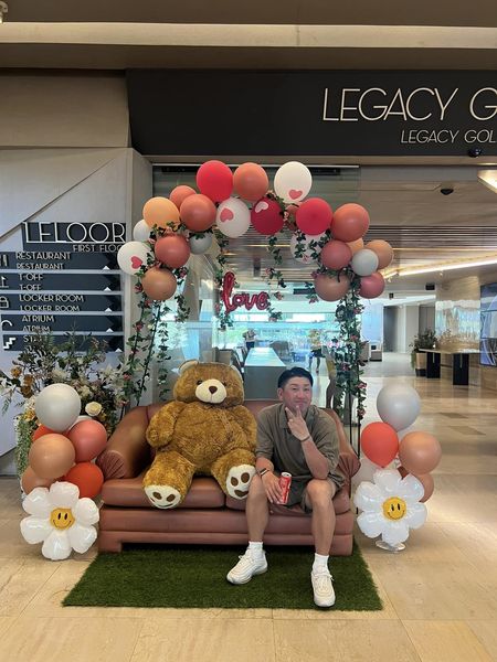 Legacy Golf Club 1 person standing balloon and flower