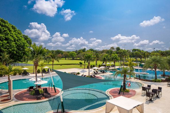 Thana City Country Club pool and sky