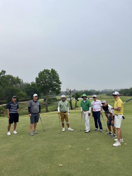 331 Golf Club 7 people