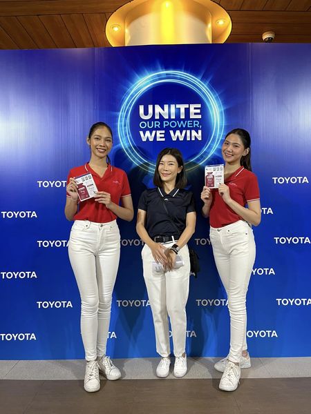 Summit Windmill Golf Club amp Residence 3 people people standing indoor and UNITE OUR POWER WE WIN TOYOT TOYOTA TOYOTA TOYOT TOYOTA TOYOTA TOYOTA YOTA TOYOTA TOYOTA TOYOTA A TOYOTA OYOTA