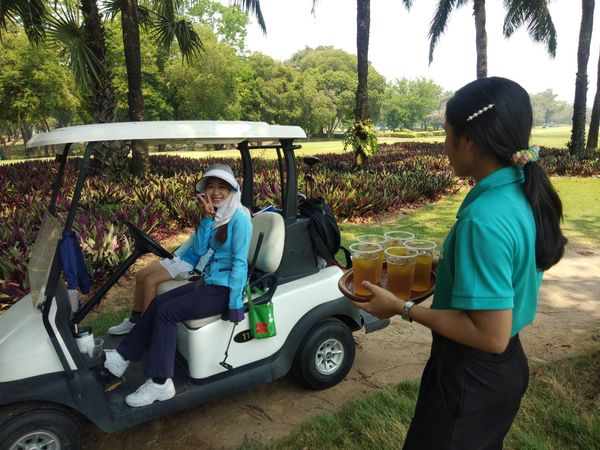สนามกอล์ฟไดนาสตี้ แอนด์ คันทรีคลับ Dynasty Golf amp Country Club 2 people and outdoors