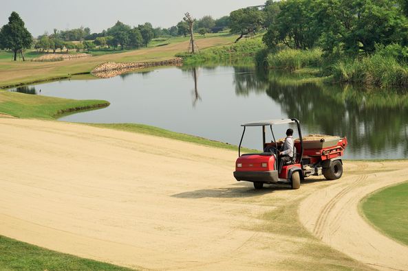 Nikanti Golf Club Nakhon Pathom 1 person golf cart and golf course