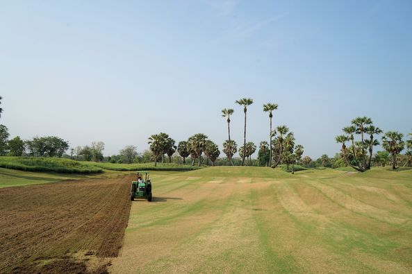 Nikanti Golf Club Nakhon Pathom grass and golf course
