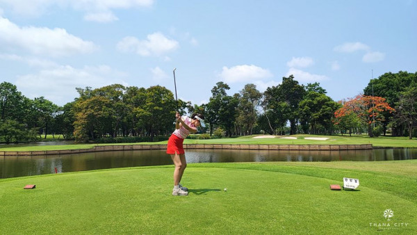 Thana City Country Club 1 person golfing and golf course