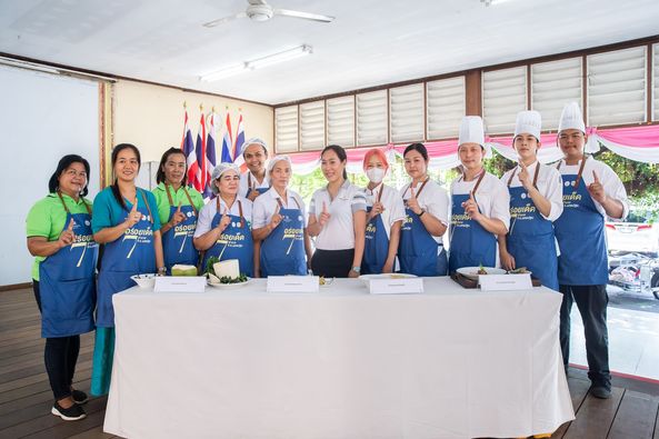 Nikanti Golf Club Nakhon Pathom 12 people and text