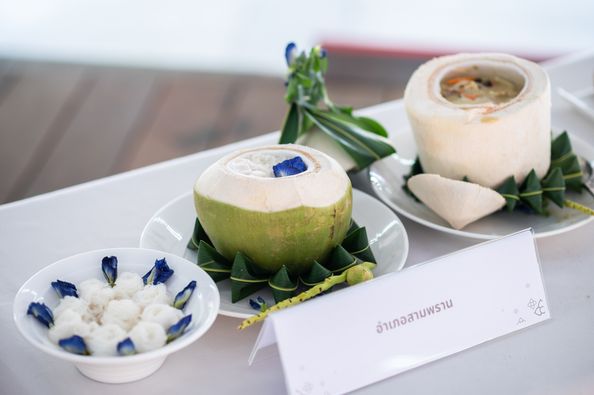 Nikanti Golf Club Nakhon Pathom coconut drink and อำเภอสามพราน อำเภอสามพราน