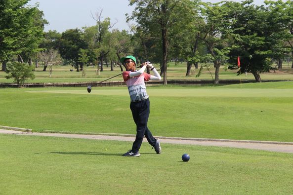 ศูนย์พัฒนากีฬากองทัพบก รามอินทรา 1 person golfing and golf course