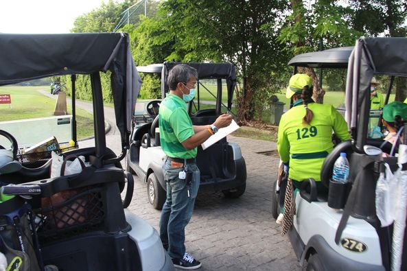 ศูนย์พัฒนากีฬากองทัพบก รามอินทรา 2 people people golfing golf cart golf course and text