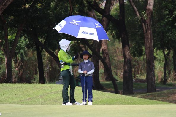 ศูนย์พัฒนากีฬากองทัพบก รามอินทรา 2 people people golfing golf course and text