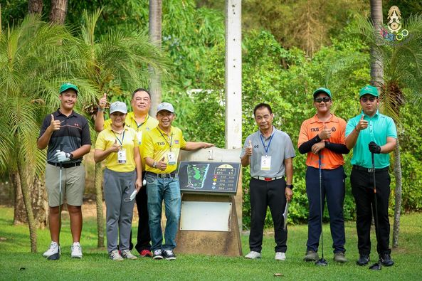 ศูนย์พัฒนากีฬากองทัพบก รามอินทรา 6 people people golfing golf cart golf course and text
