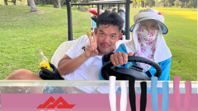 สุดยอดมากๆ คุณแม่แคดดี้ในวัย 73 ปี สนามกอล์ฟไดนาสตี้ ยังแข็งแรงและทำงานได้ไม่มีขาดตกบกพร่อง และทำให้เกมกอล์ฟของ กากฟลุ้คดีมากๆในวันนั้น ใครไปตี บุ๊คคุณแม่ออกรอบกันเด้อ
