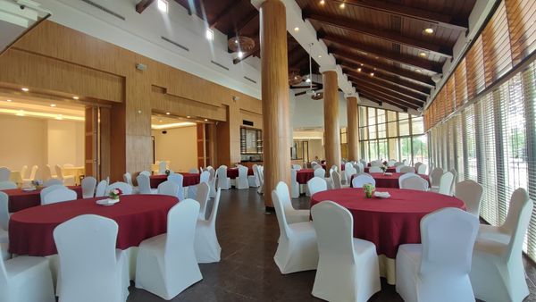 Thana City Country Club 1 person table and lighting