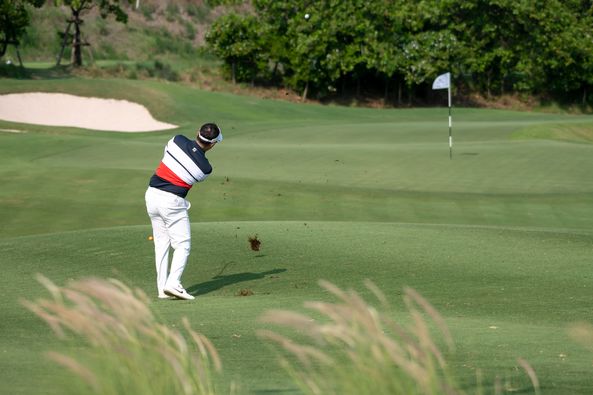 Nikanti Golf Club Nakhon Pathom 1 person golfing and golf course