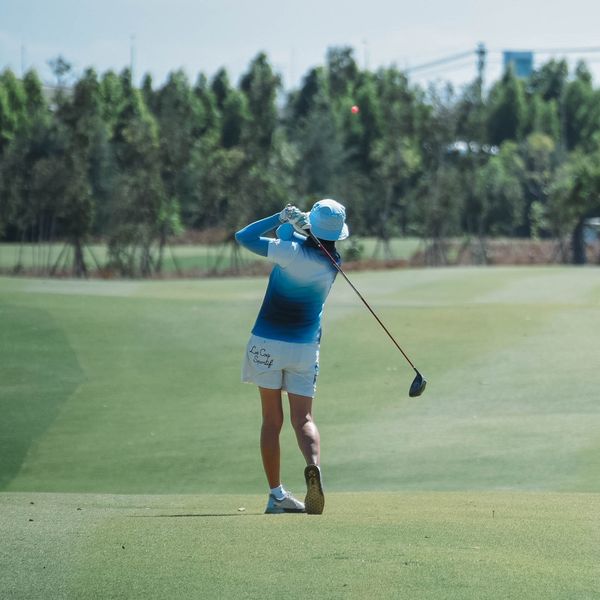 Siam Country Club Bangkok 1 person golfing and golf course