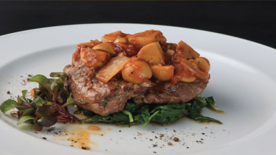 Pan Fried Beef Tenderloin with Garlic Gravy Sauc