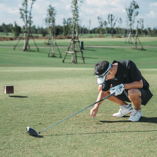 Siam Country Club Bangkok 1 person golfing and golf course