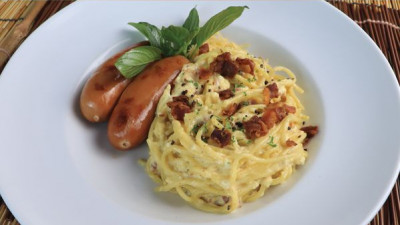 Spaghetti with Carbonara Sauce and Italian Sausages