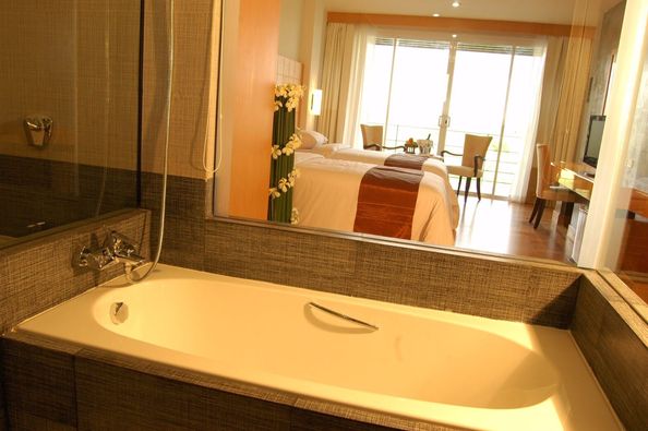 Uniland Golf amp Resort Thailand อ่างล้างจาน