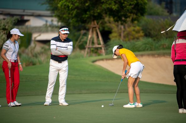 Nikanti Golf Club Nakhon Pathom 4 people people golfing and golf course