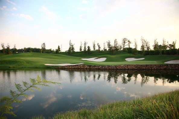Nikanti Golf Club Nakhon Pathom golf golf cart and golf course