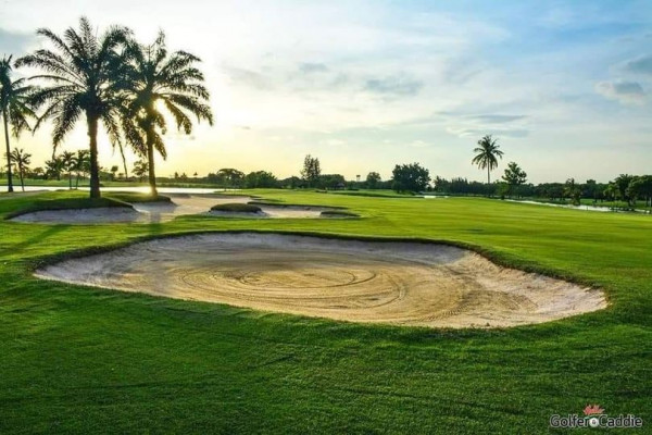 Bangpakong Riverside Country Club golf golf cart and golf course