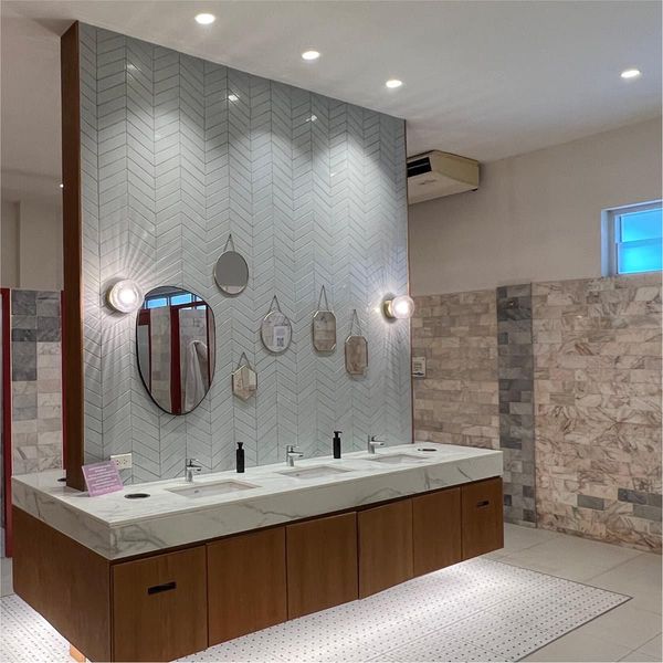 สนามกอล์ฟไดนาสตี้ แอนด์ คันทรีคลับ Dynasty Golf amp Country Club lighting towel rack sink and indoors