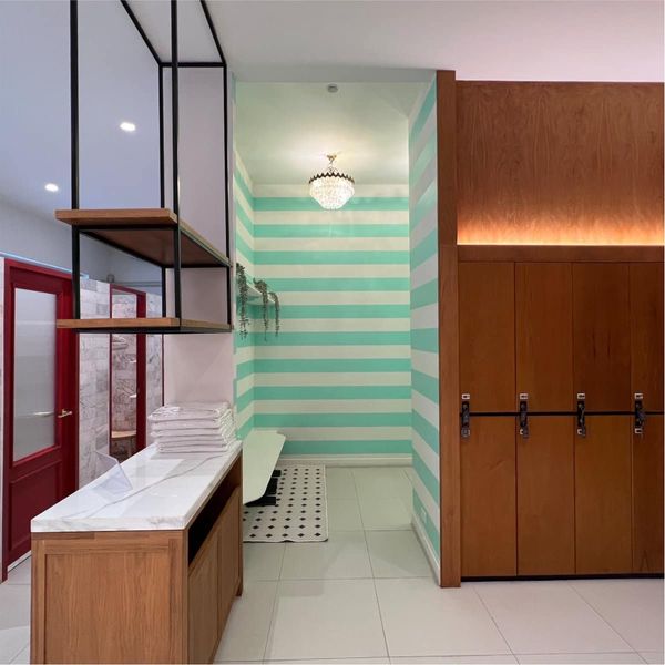 สนามกอล์ฟไดนาสตี้ แอนด์ คันทรีคลับ Dynasty Golf amp Country Club sink sliding door and indoors