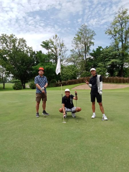 Flora Ville Golf amp Country Club 3 people people golfing and golf course