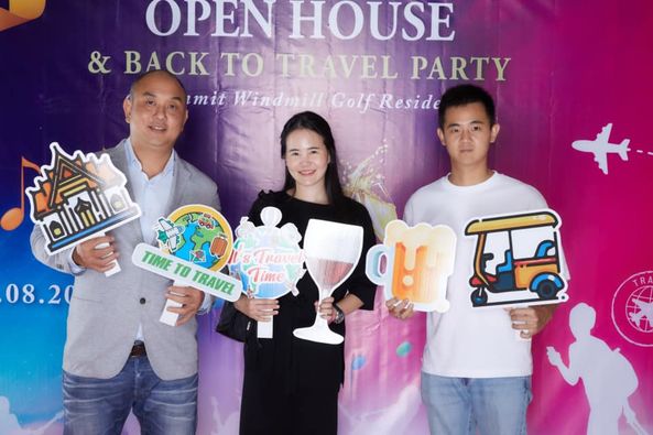 Summit Windmill Golf Club amp Residence 3 people and OPEN HOUSE BACK TO TR TRAVEL PARTY imit Golf Reside 08 20 TIME TO TRAVEL sTravel ime q