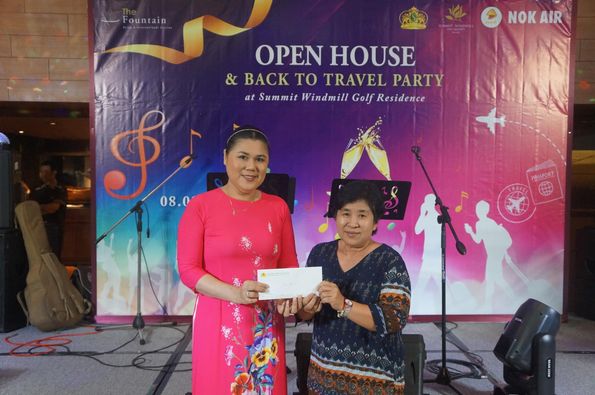 Summit Windmill Golf Club amp Residence 3 people flute and Fountain NOK AIR OPEN HOUSE BACK TO TRAVEL PARTY Summit Windmill Golf Residence 08 0