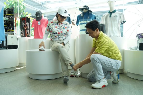 Nikanti Golf Club Nakhon Pathom 3 people and text