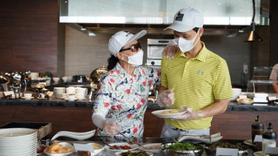 Reignite the queen in your mom's heart with Nikanti’s luxurious golf experience.