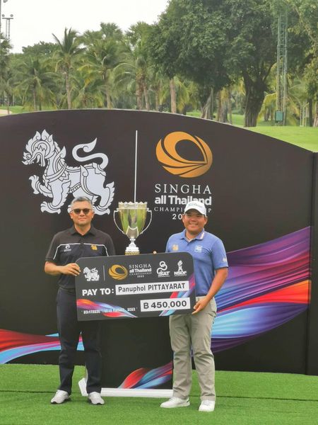 Suwan Golf amp Country Club 2 people people golfing golf course and text-3