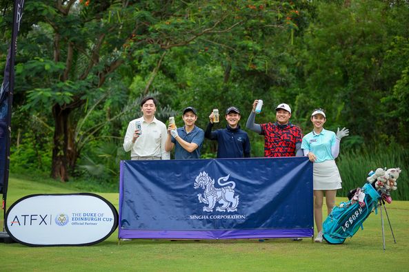 สนามกอล์ฟไดนาสตี้ แอนด์ คันทรีคลับ Dynasty Golf amp Country Club 5 people people golfing golf course and text-4