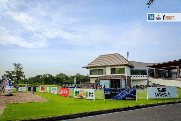 Bangpakong Riverside Country Club 5 people and text