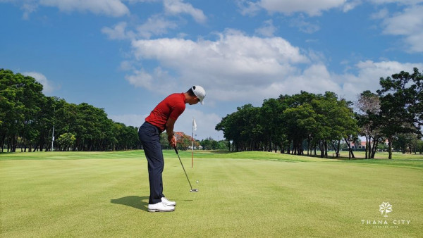 Thana City Country Club 1 person golfing golf course and THANA THANACITY CITY
