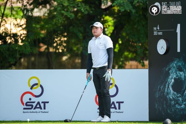 The Vintage Club 1 person golfing golf course and SATA THAILAND ONEDAYTOUR 393YARDS SAT Sports Authority Thailand AT tyof hailand