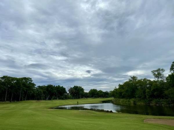 สนามกอล์ฟไดนาสตี้ แอนด์ คันทรีคลับ Dynasty Golf amp Country Club golf course grass cloud tree and body of water