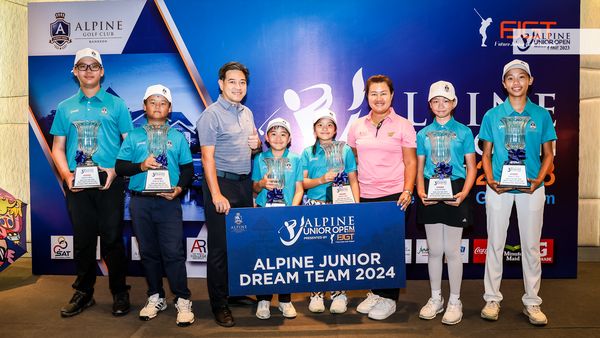 Alpine Golf Club 8 คน และ ข้อความ